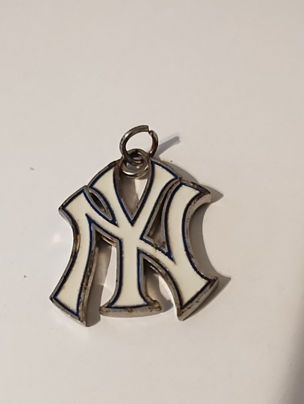 New York Yankees Enamel Logo Pendant - White & Navy